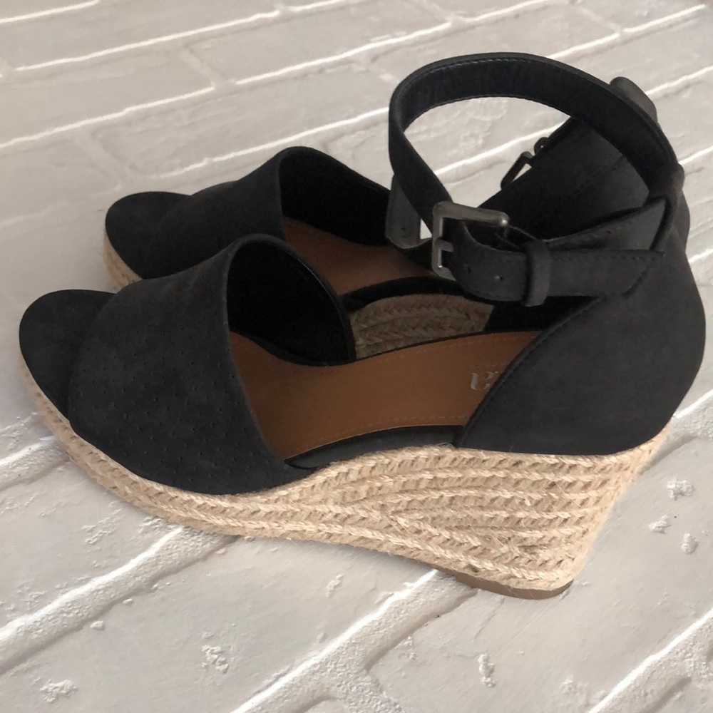 Black Wedges